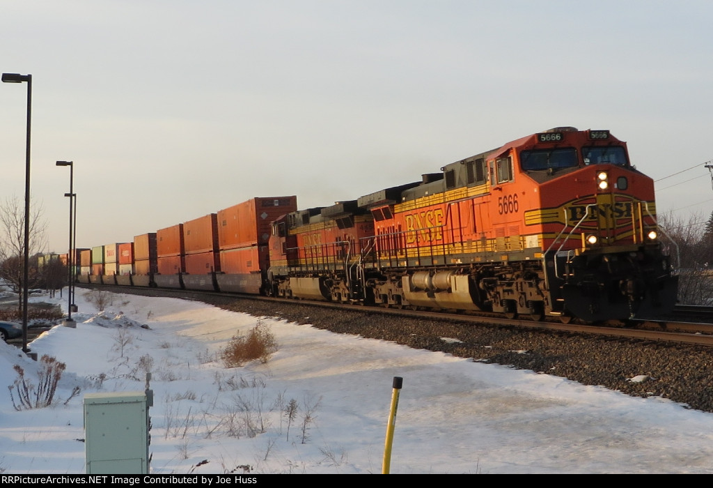 BNSF 5666 East